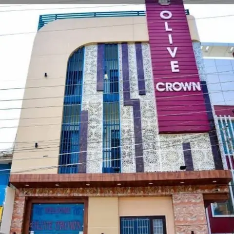 Front of Hotel Olive Crown